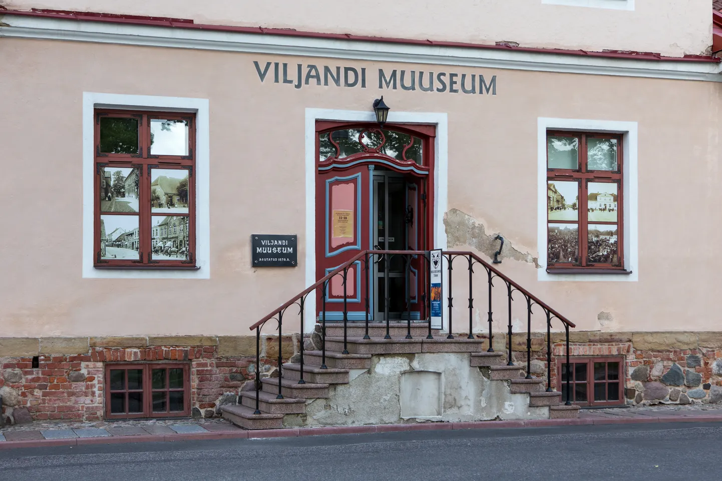 Viljandi muuseum. Vaade muuseumihoonele.