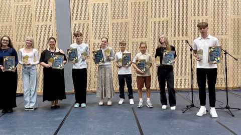 GALERII ⟩ Kool saatis õpilased päikesekildudega suvepuhkusele