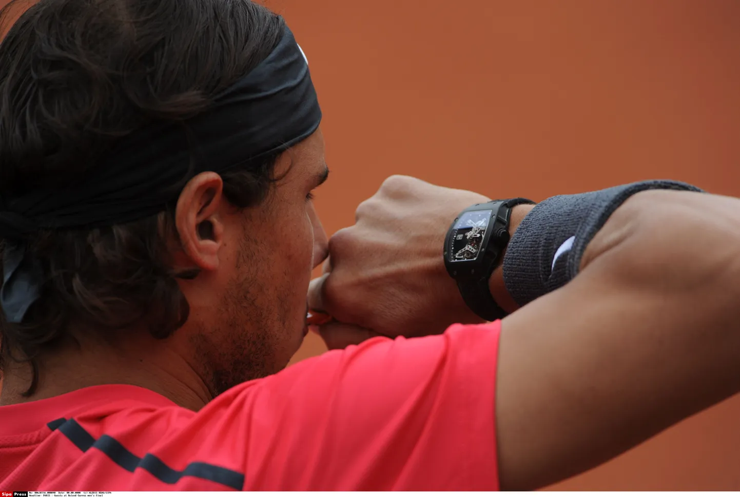Hispaania tennisist Rafael Nadal kandmas Richard Mille'i kella Prantsuse lahtistel tennisemeistrivõistlustel