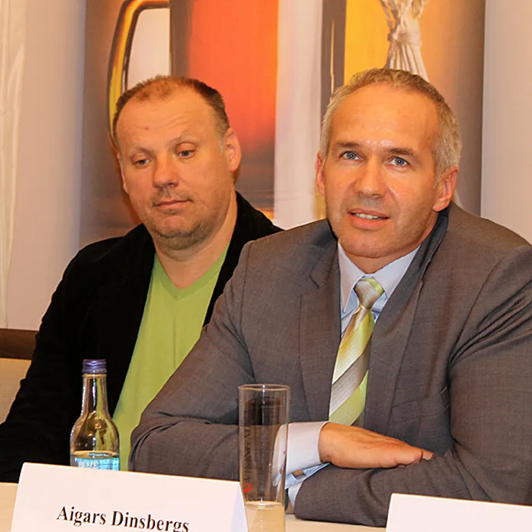 Alus festivāla patrons Raimonds Bergmanis un "Izklaides producentu grupas 7" vadītājs un alus festivāla producents Aigars Dinsbergs