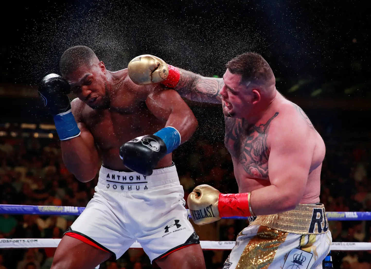 Anthony Joshua sai Andy Ruiz Juniori käest WBA Super, IBF, WBO ja IBO raskekaalu tiitlimatšis lüüa .