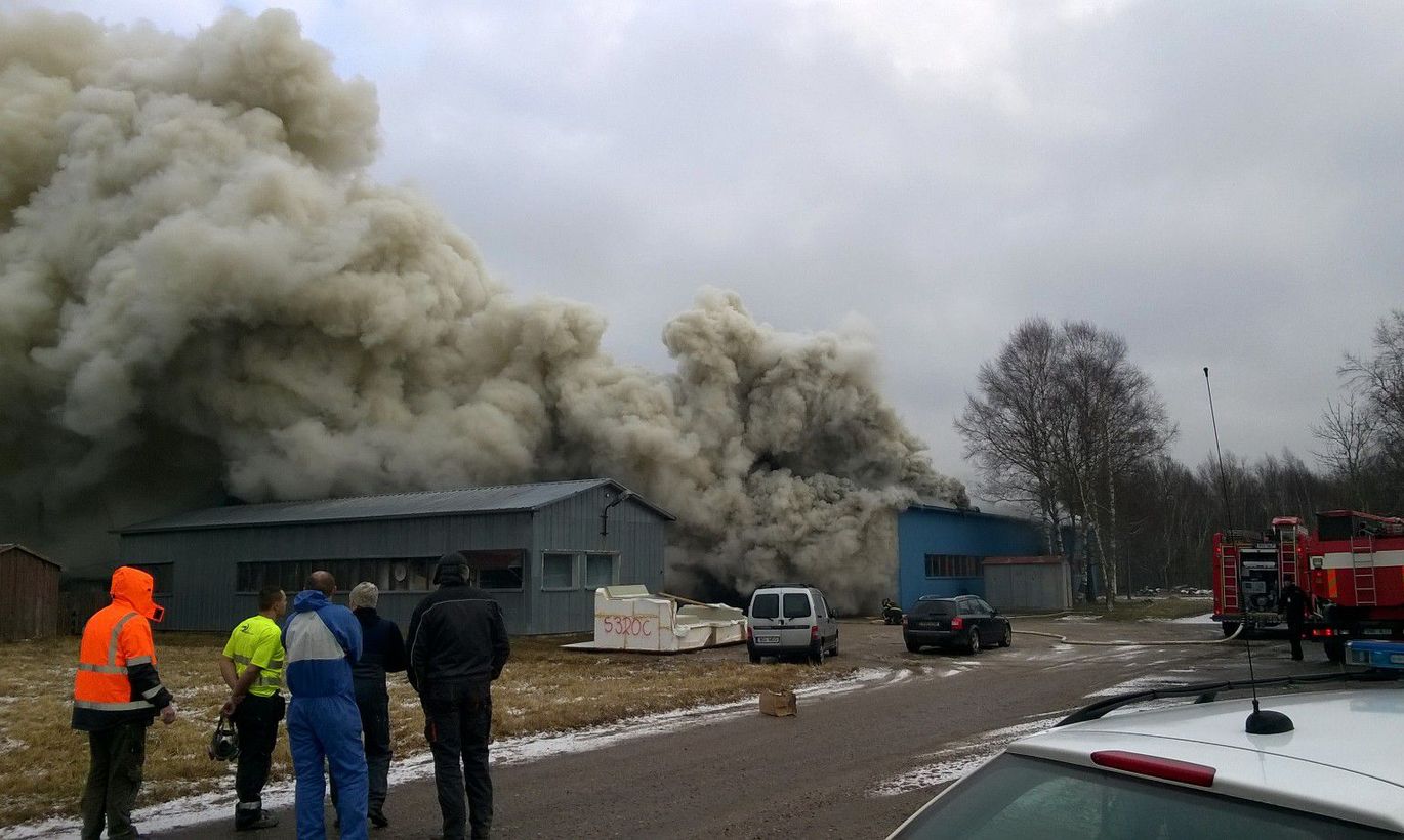 Burning fiberglass plastic factory emitting toxic smoke on Saaremaa