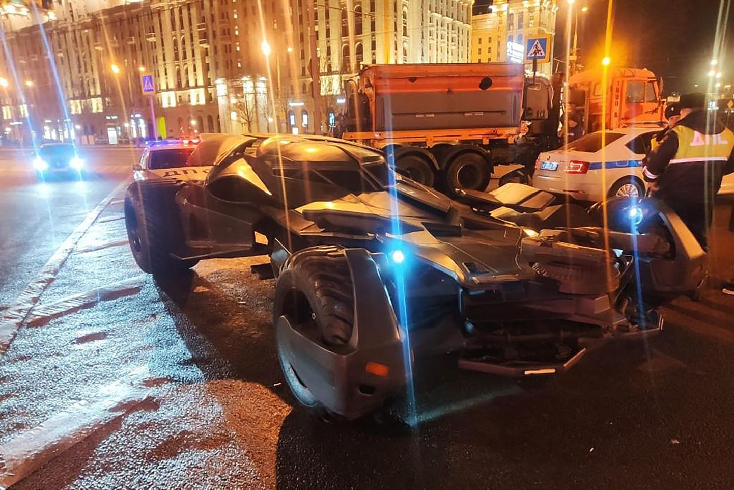 Liikluspolitsei pidas kinni Moskva kesklinnas kinni «Batmobile'i» ja arestis selle.