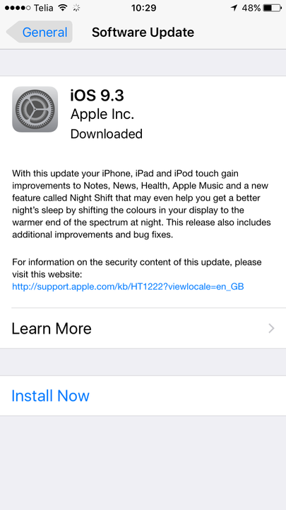 Apple iOS 9.3 laadimine mobiili.