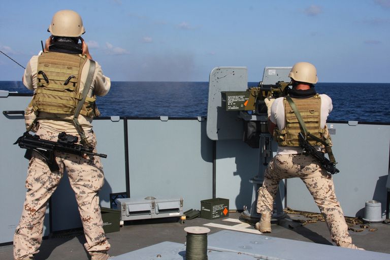 Eesti laevakaitsjad 2011. aastal Saksa fregatil Hamburg, mis osales Adeni lahel piraaditõrjemissioonil EUFOR Atalanta. Prantsusmaa ja Saksamaa soovivad selliste missioonide juhtimist ühisest sõjalisest staabist.
