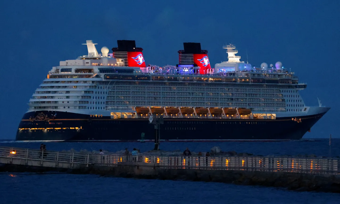 Esmakordselt pärast koroonat: Disney Cruise Lines laev Disney Dream väljus Port Canaverali sadamast Floridas ning võttis suuna Bahamale.