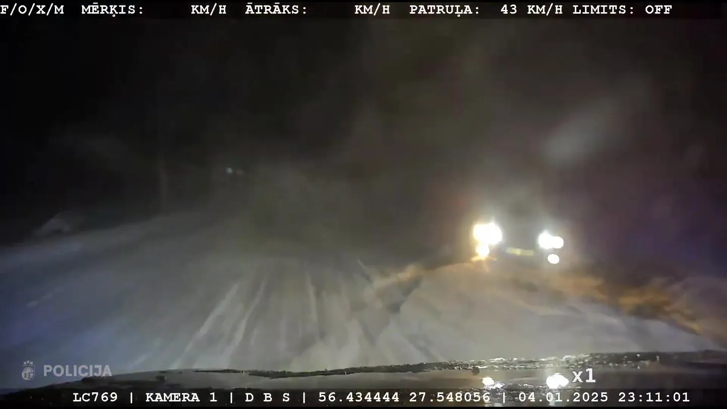 Пьяный водитель пытался скрыться от полиции, но съехал с дороги