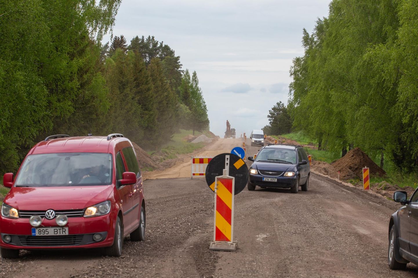 Suvel oli autojuhtidel Mustla ja Viljandi vahele jääval teel tublisti ukerdamist ja varuda tuli kõvasti kannatust, aga tulemuseks saadi Eesti siledaim tee.