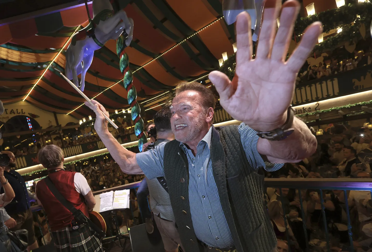 Arnold Schwarzenegger külastas 21. septembril 2024 Saksamaal Münchenis Oktoberfesti, mis on maailma suurim õllefestival