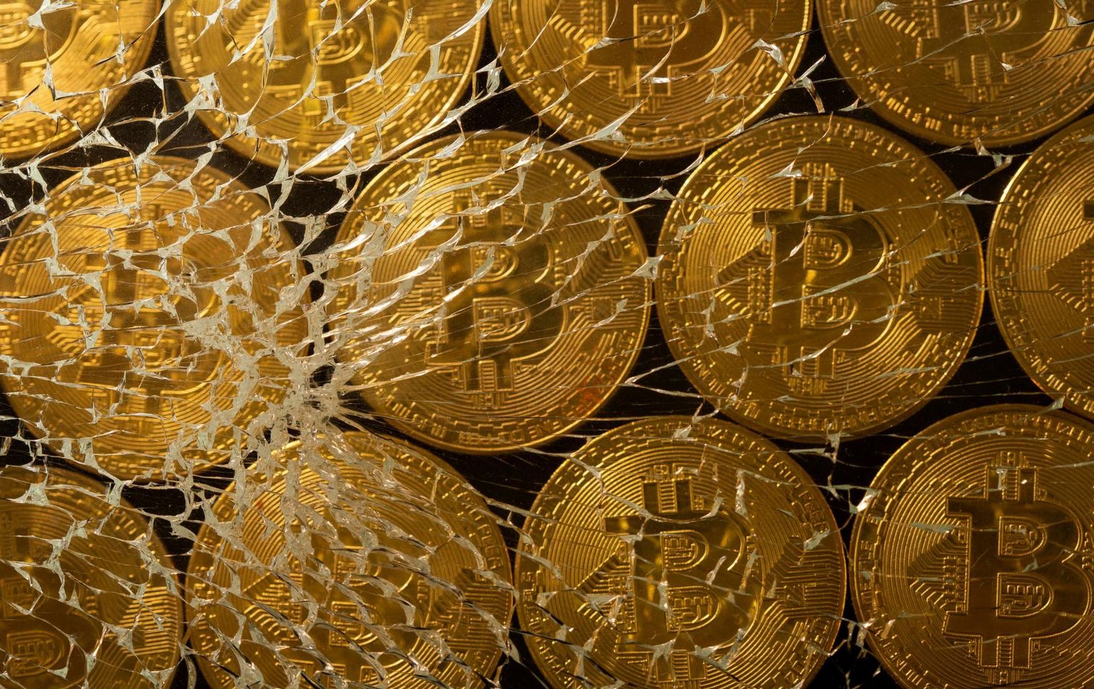 Bitcoin langes nädalavahetusel alla 20 000 dollari taseme, olles nüüdseks kukkunud ligi 60 protsenti oma aasta kõrgeimast punktist.