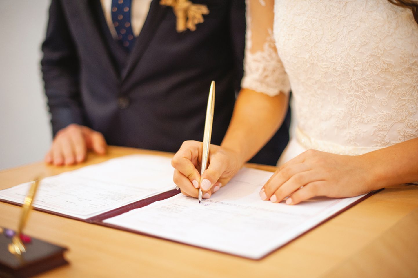 Регистрация брака в ЗАГСе. Снимок иллюстративный.