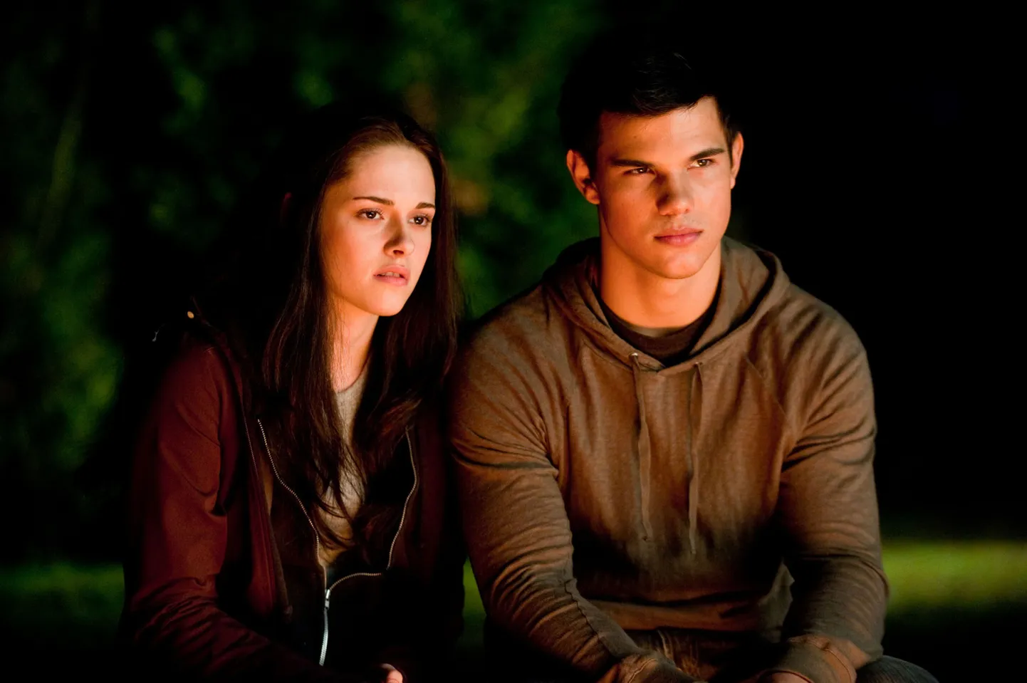 Kristen Stewart (Isabella "Bella" Swan) ja Taylor Lautner(Jacob Black)
