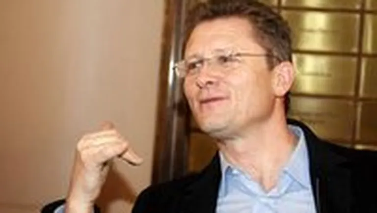 E. Siliņš