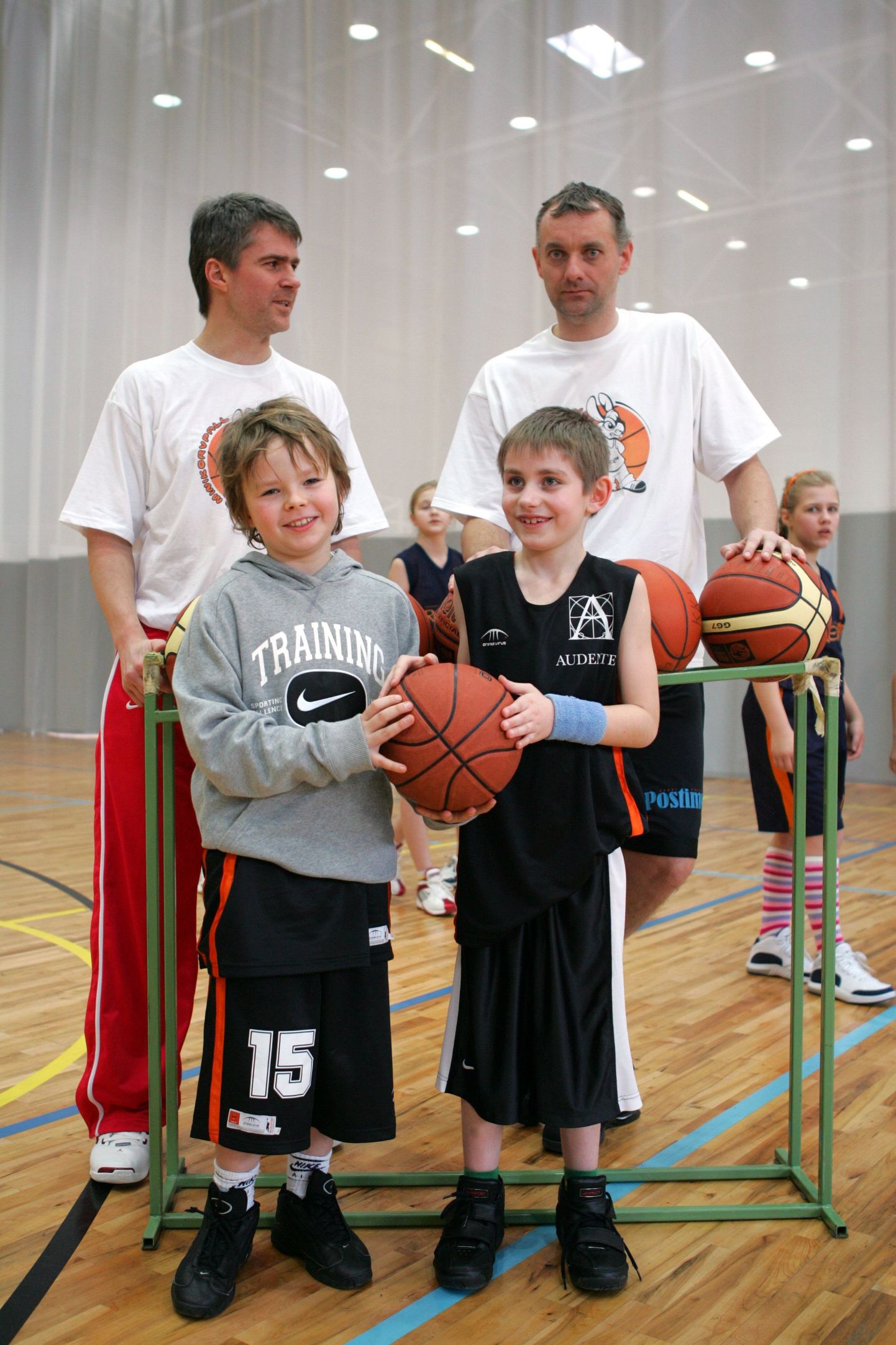 Rauno Pehka ja Gert Kullamäe koos poegade Ron Arnari ja Kristianiga 2007. aastal.