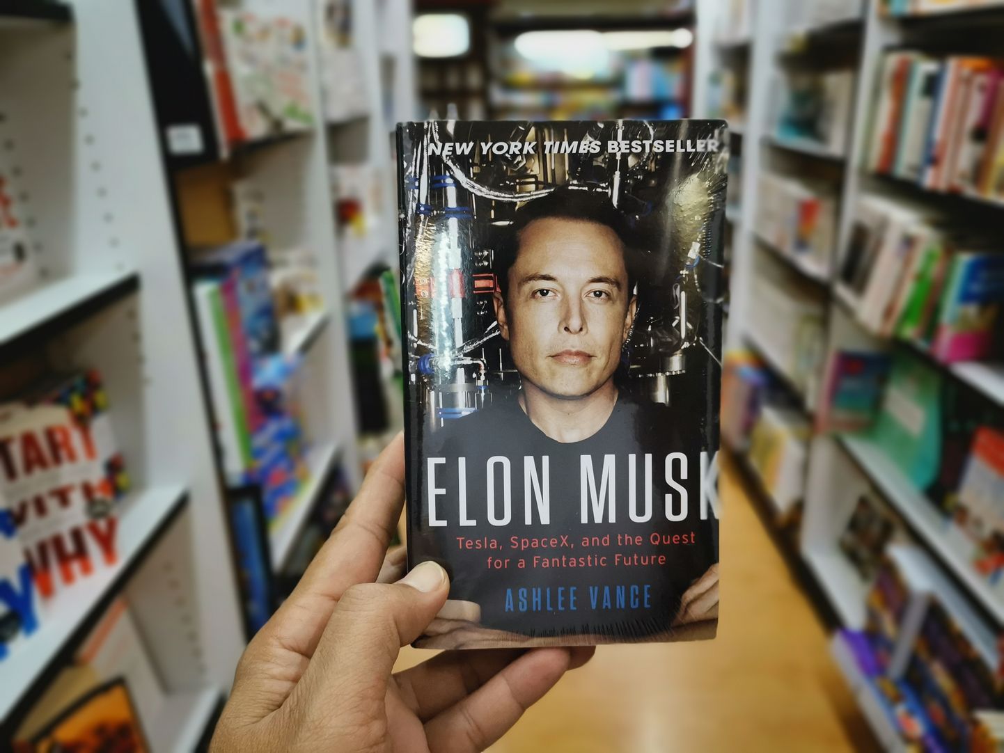 Pildil Ashlee Vance'i raamat "Elon Musk", mis ilmus 2015. aastal.
