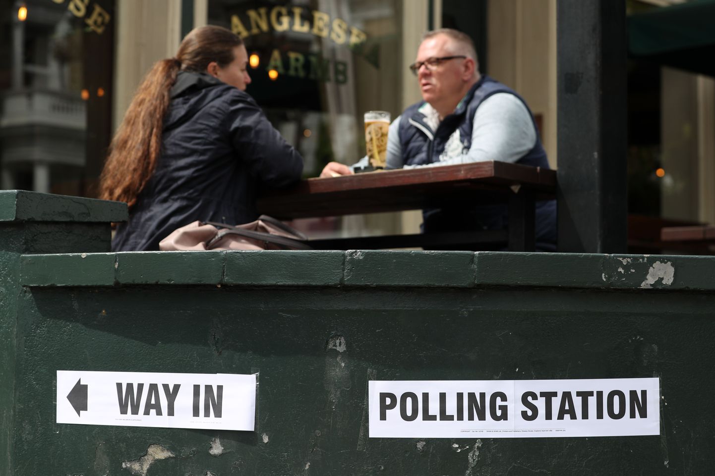Britid pubis, mis täitis eilsetel kohalikel valimistel ka hääletusjaoskonna ülesannet.