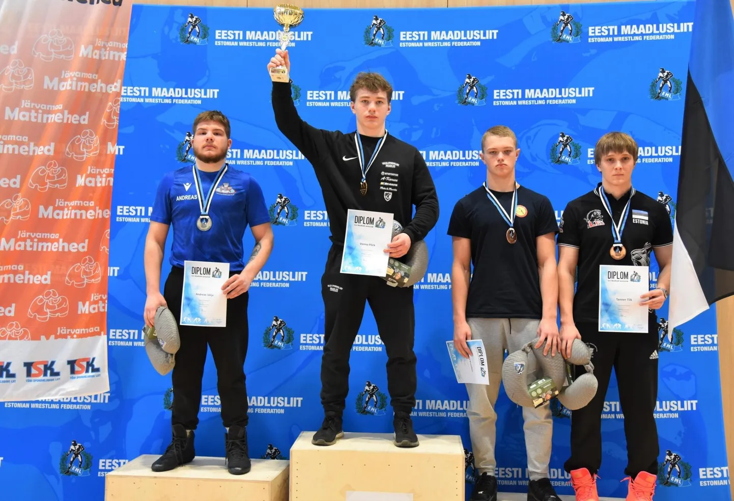 Kuni 80-kilogrammiste Kreeka-Rooma maadlejate autastamisel võis uhkelt võidukarika pea kohale tõsta Eesti meistriks tulnud Venno Põrk Valga spordiklubist.