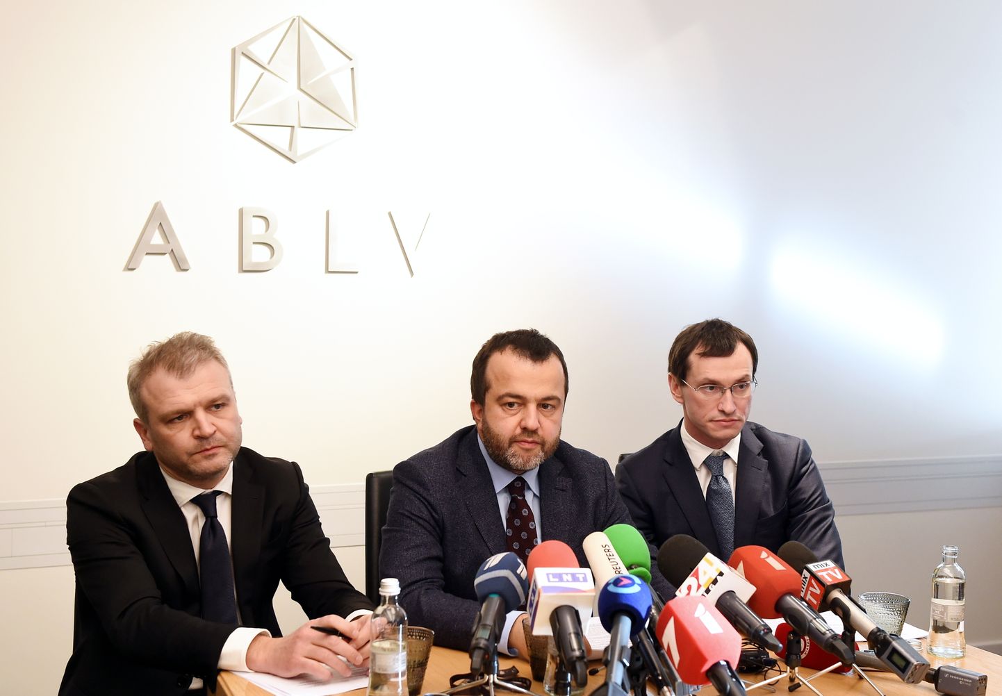 "ABLV Bank" līdzīpašnieks un padomes priekšsēdētājs Oļegs Fiļs (no kreisās), bankas valdes priekšsēdētājs Ernests Bernis un valdes priekšsēdētāja vietnieks Vadims Reinfelds