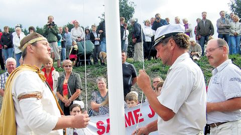 SAARTE HÄÄL 15 AASTAT TAGASI ⟩ Salme sadam avati sõdalaste, sireenide ja piraatide osalusel