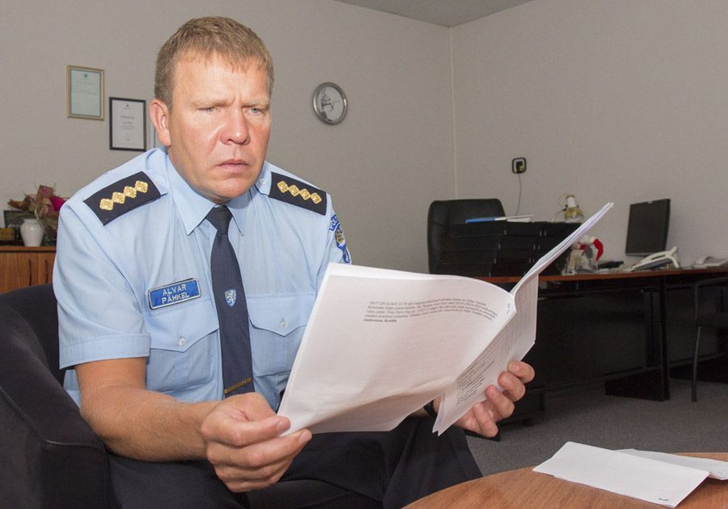 Viljandi politseijuhil Alvar Pähklil läks kulm kortsu, kui ta võttis kätte 12-leheküljelise kahelt poolt täistrükitud paberite paki, milles kirjeldati lühidalt pärimusmuusika festivali ajal tulnud väljakutseid.