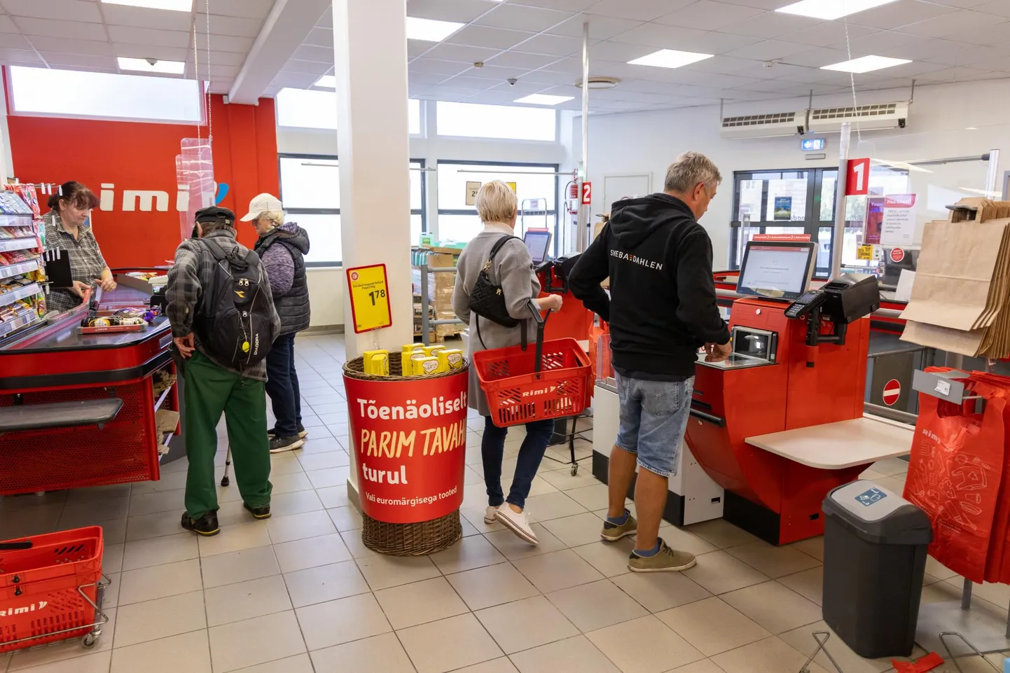 Novembri lõpuks peaks iseteeninduslahendused olema kõikides Rimi kauplustes. Ka Viljandi Männimäe mini-Rimis on nüüd kaks iseteeninduskassat.