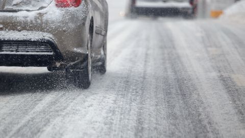 С сегодняшнего дня на шоссе начнут действовать зимние ограничения скорости