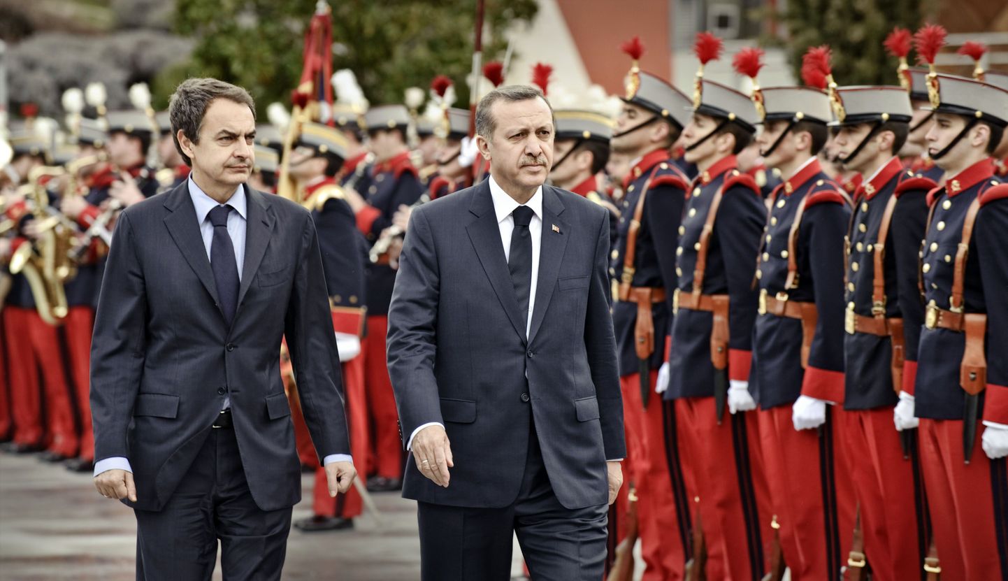 Hispaania peaminister Jose Luis Rodriguez Zapatero (vasakul) koos oma Türgi kolleegi Recep Tayyip Erdoğaniga Madridis eile.