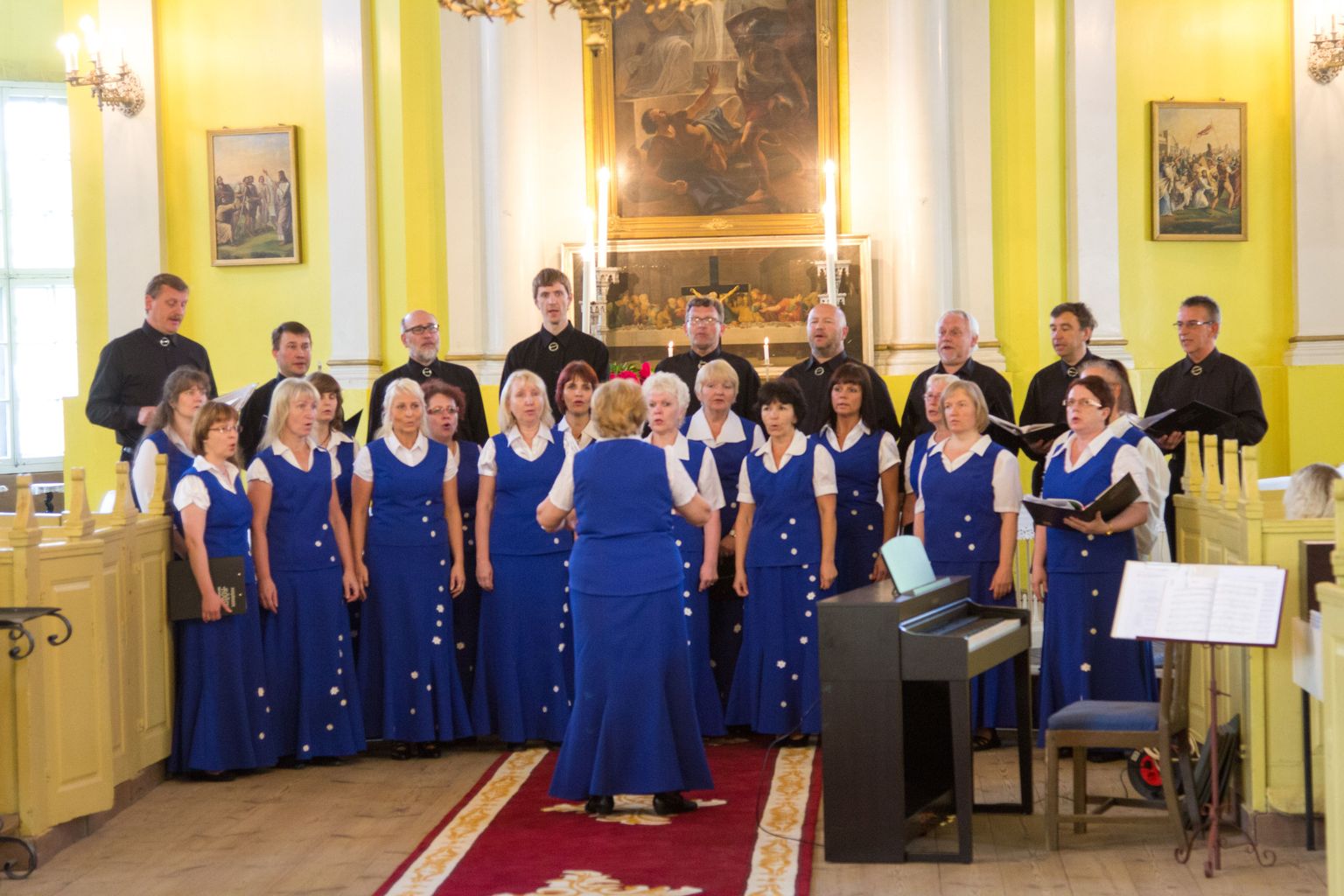 Üks kolmest Valgamaa koorist, kes sügisel festivalil osaleb, on üle 30 aasta tegutsenud Valga segakoor Rõõm, kus laulab 33 lauljat ja mille dirigent on Sirje Päss. Koor võtab osa ka Tallinnas nädalavahetusel toimuvast suurest laulupeost.