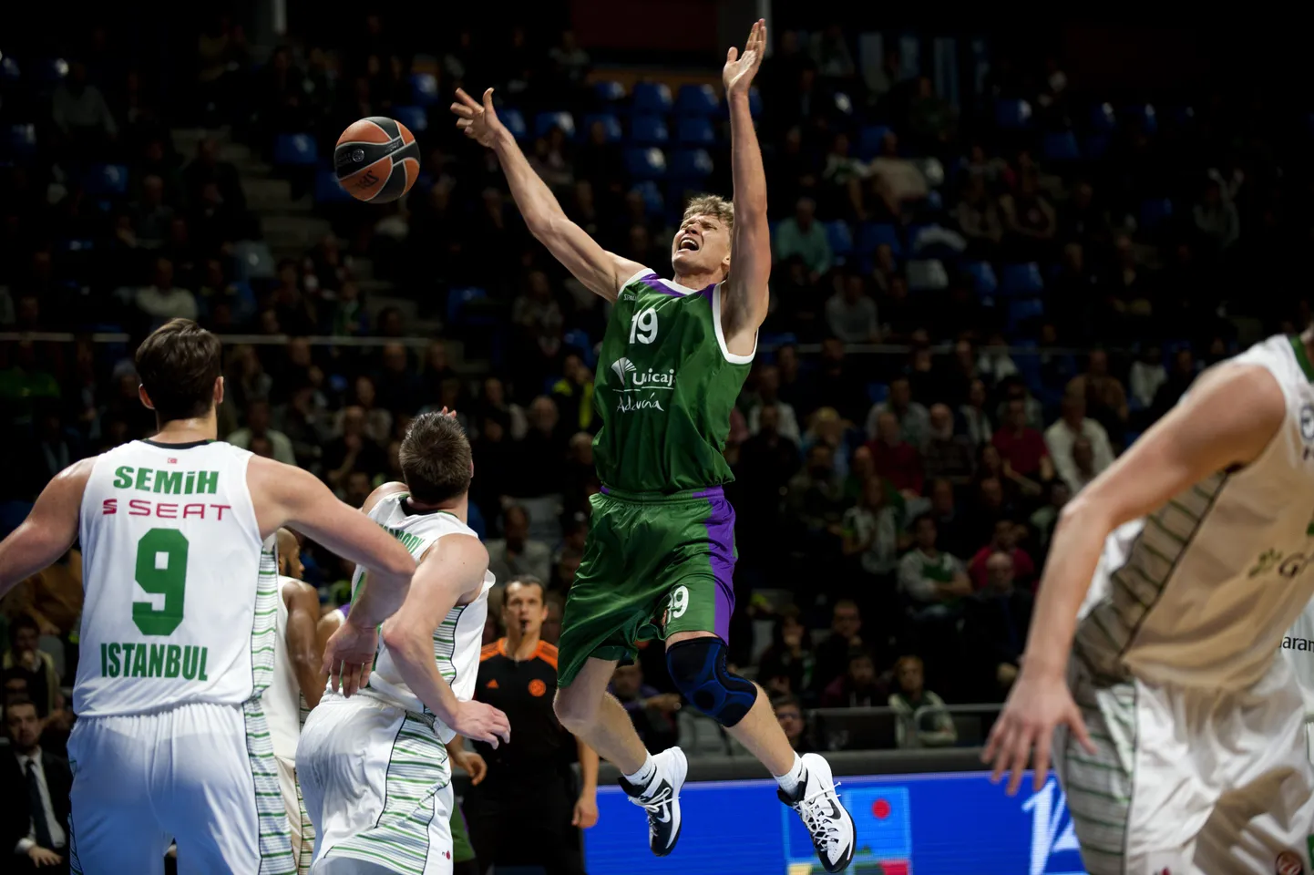 Unicaja ning Istanbuli Darussafaka Doguse mäng.