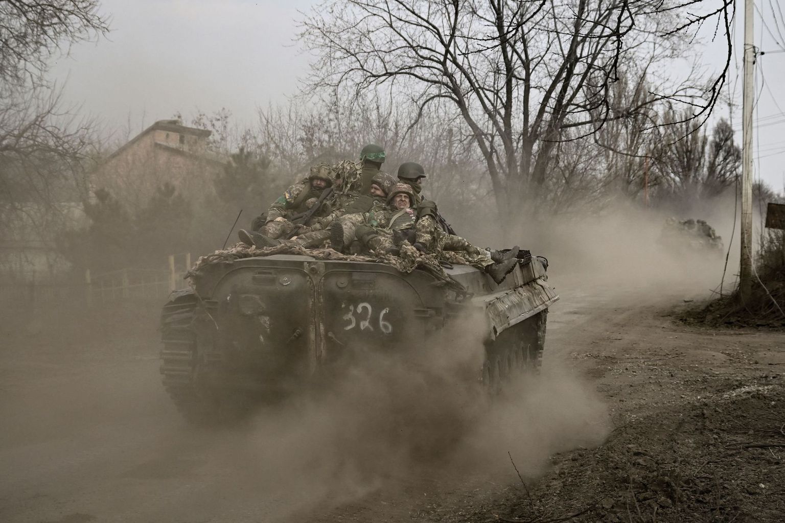 Ukraina sõdurid teel Bahmuti poole märtsis 2023.