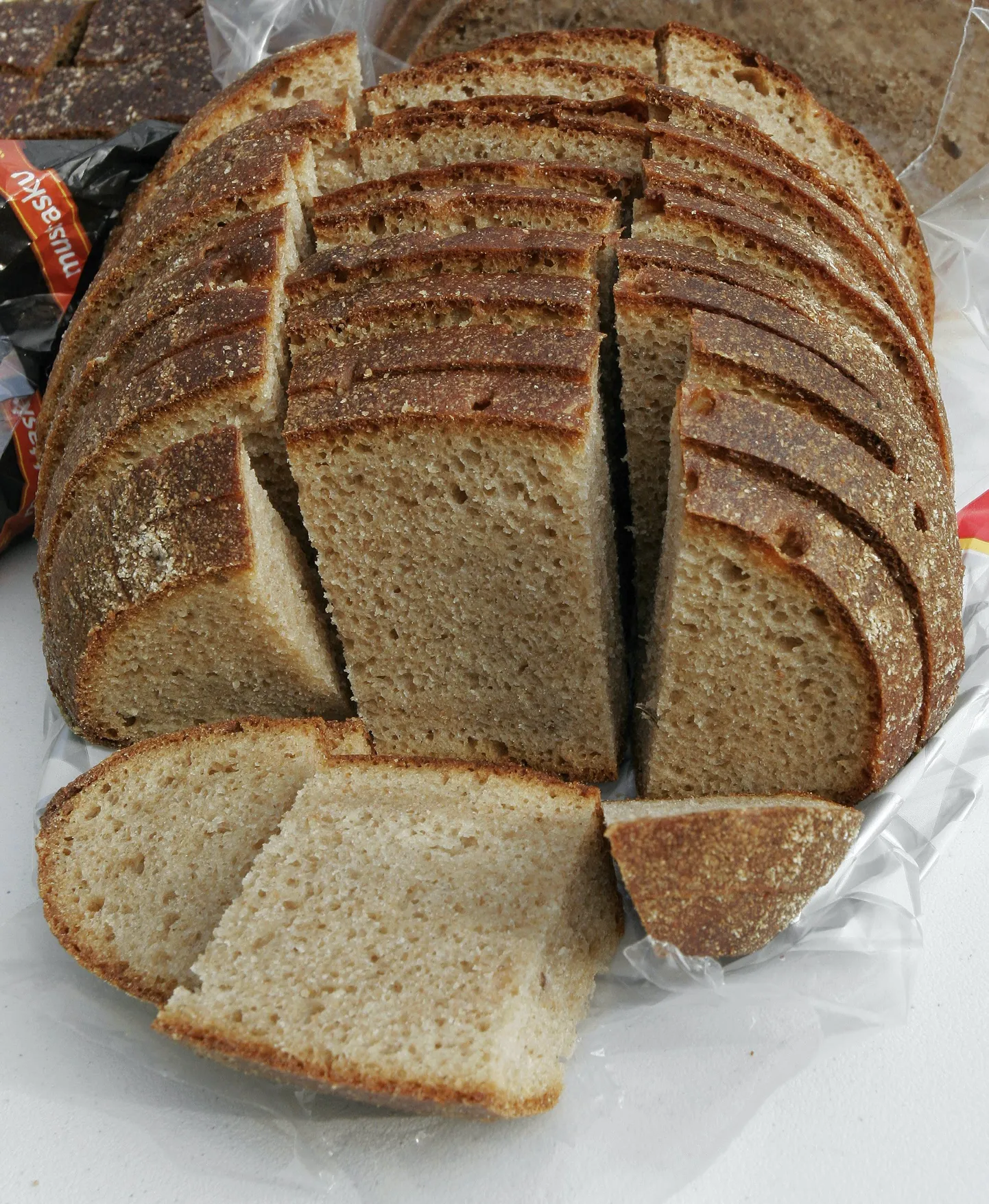 Pildil olev leib on illustratiivse tähendusega ega ole Evelin Ilvesega seotud.