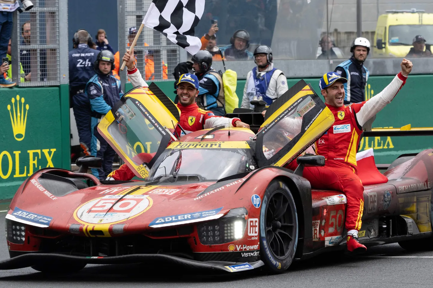 "Ferrari" svin uzvaru Lemānas 24 stundu sacīkstēs.