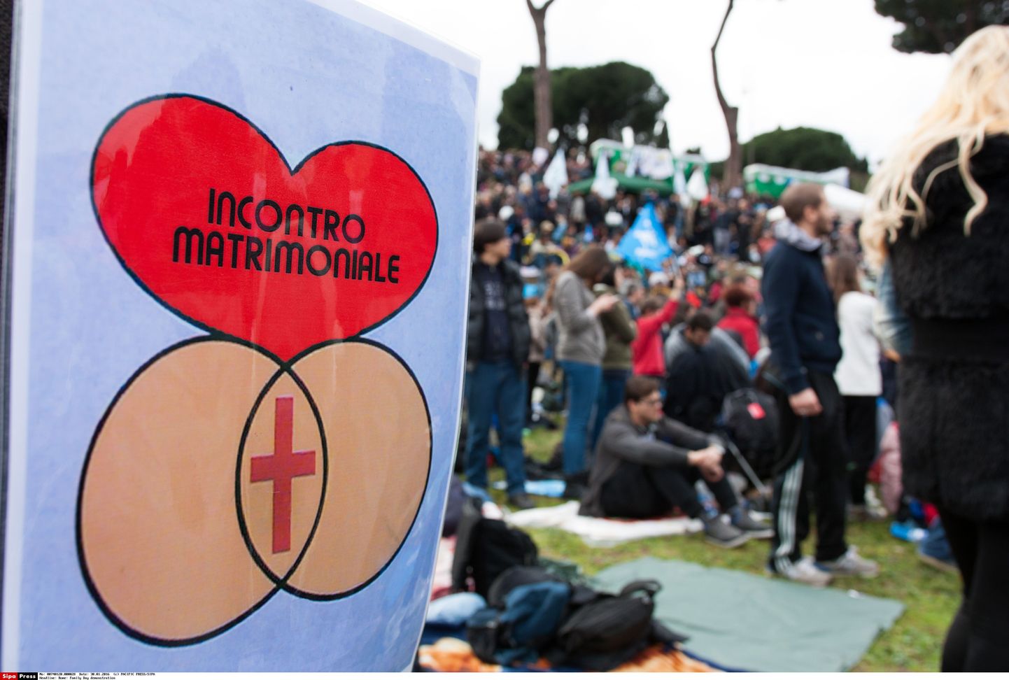 Протест против однополых браков в Риме.