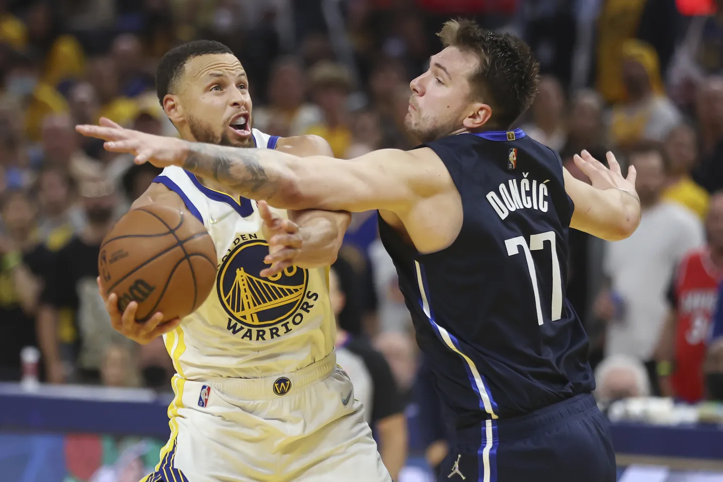 Stephen Curry ja Luka Doncic.