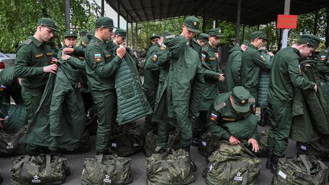 Laikraksts: Krievijā rekrutē brīvprātīgos rezervistu vienībām