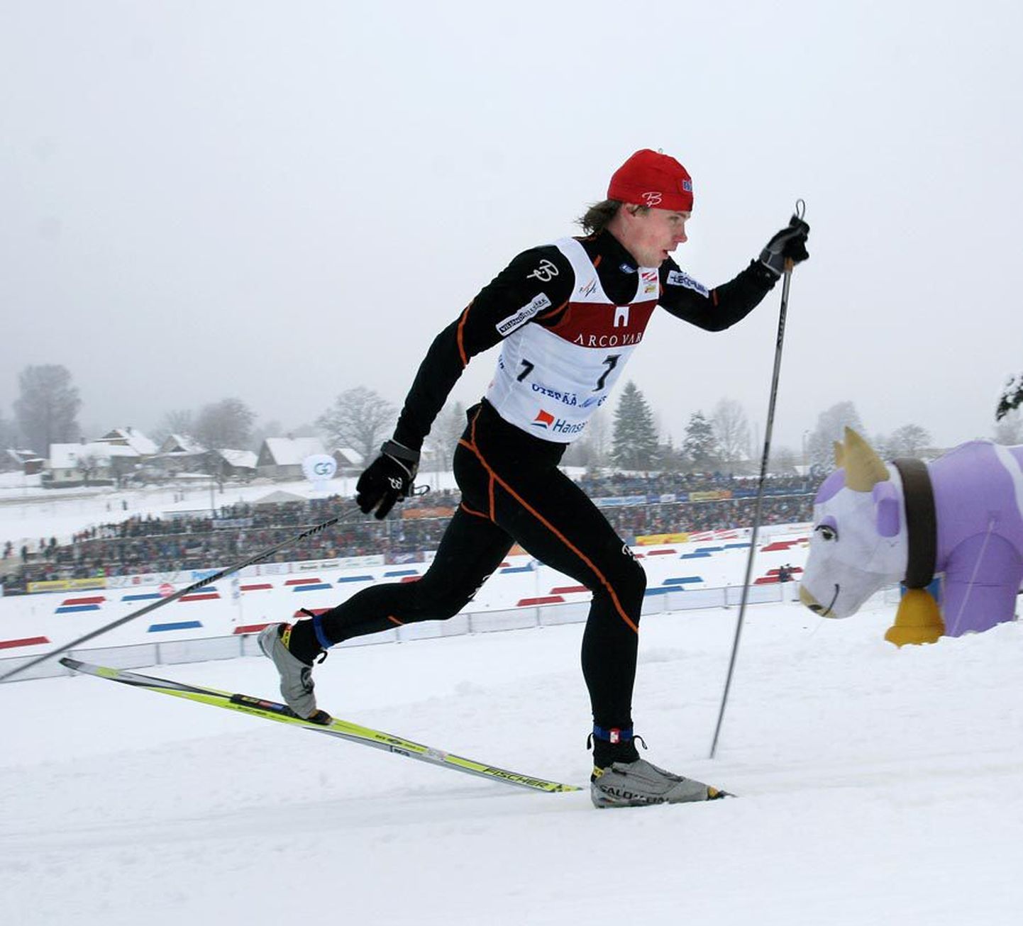 See pilt pärineb 2006. aastast, mil Meelis Aasmäe võistles Otepääl. Nüüd on ta olümpial kohal hooldemehena.