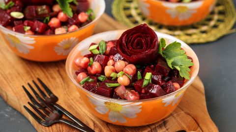 Knifs, kas neļaus bietēm salātos iekrāsot citas sastāvdaļas