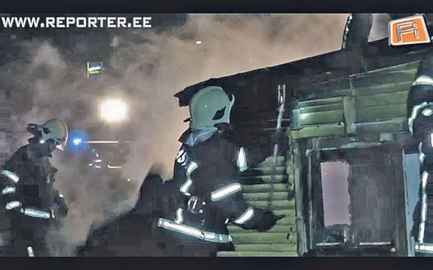 Päästjate saabudes põles aiamaja tüüpi hoone lahtise leegiga.