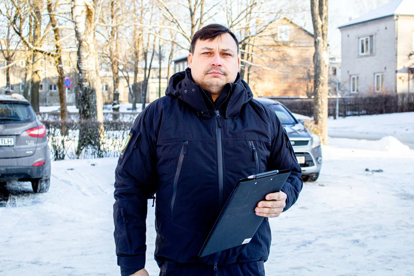Valga vallavalitsuses kevadest saadik töötav korrakaitseametnik Ranno Allik on linnas välja jaganud esimesed hoiatused neile, kes pargivad kohas, kus seda teha ei tohiks. Seni veel keegi trahvi pole saanud.