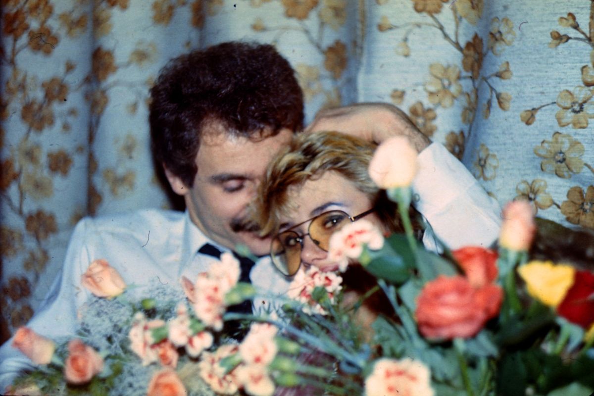 Helje ja Urmase pulmapidu 8. oktoobril 1985 Ruja bassimehe Tiit Haagma juures.