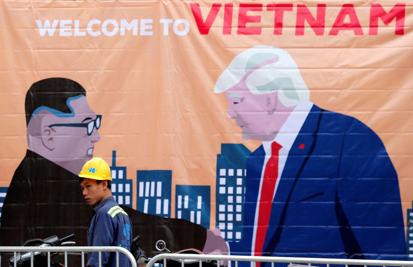 Vietnami pealinna Hanoi tänavatele ilmusid juba kohtumisele eelneval nädalavahetusel Põhja-Korea liidrit Kim Jong-uni ja USA presidenti Donald Trumpi tervitavad plakatid.