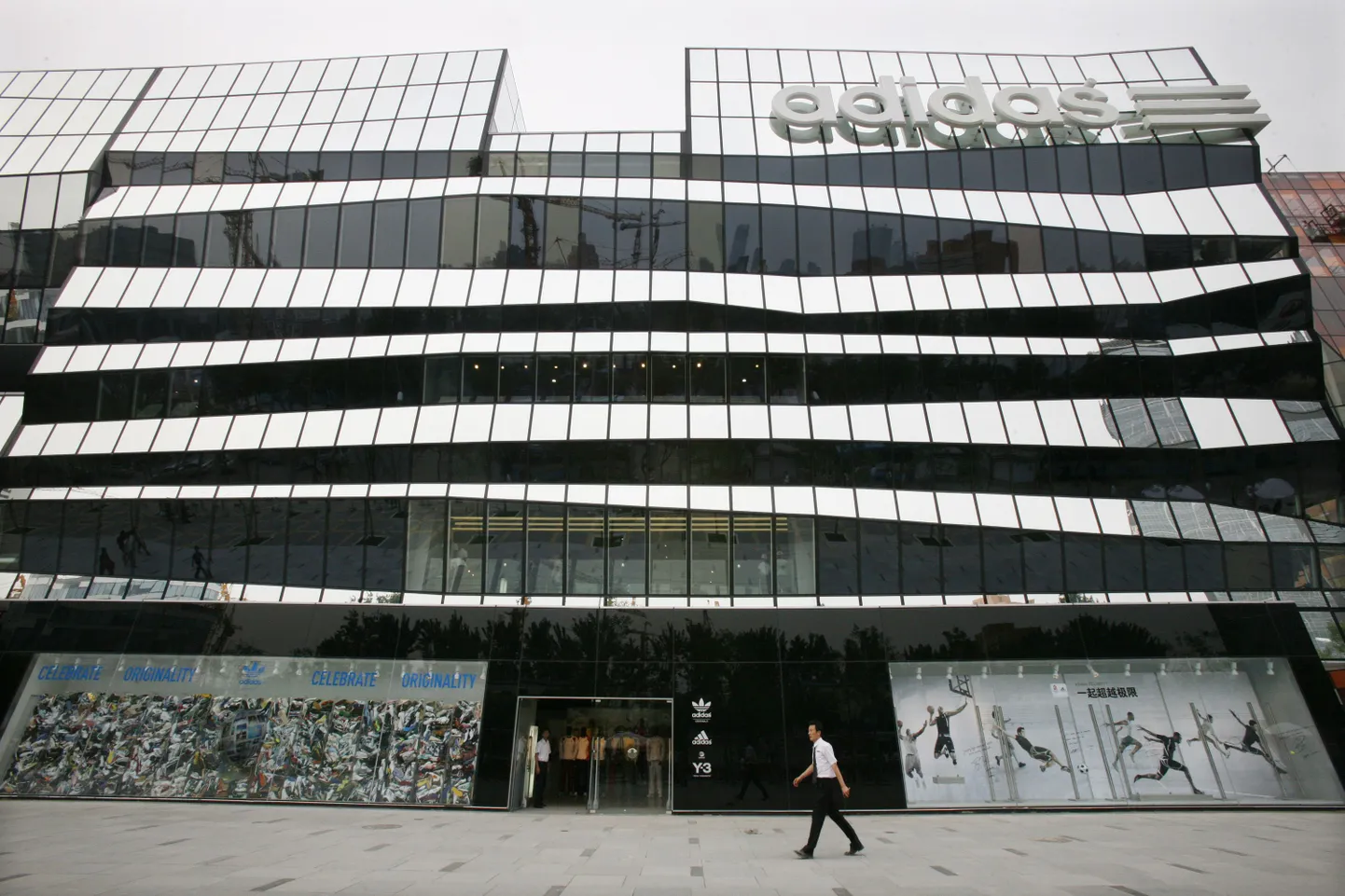 Pekingis asuv maailma suurim Adidase kaubanduskeskus Adidas Brand Center avas uksed tänavu juulis.