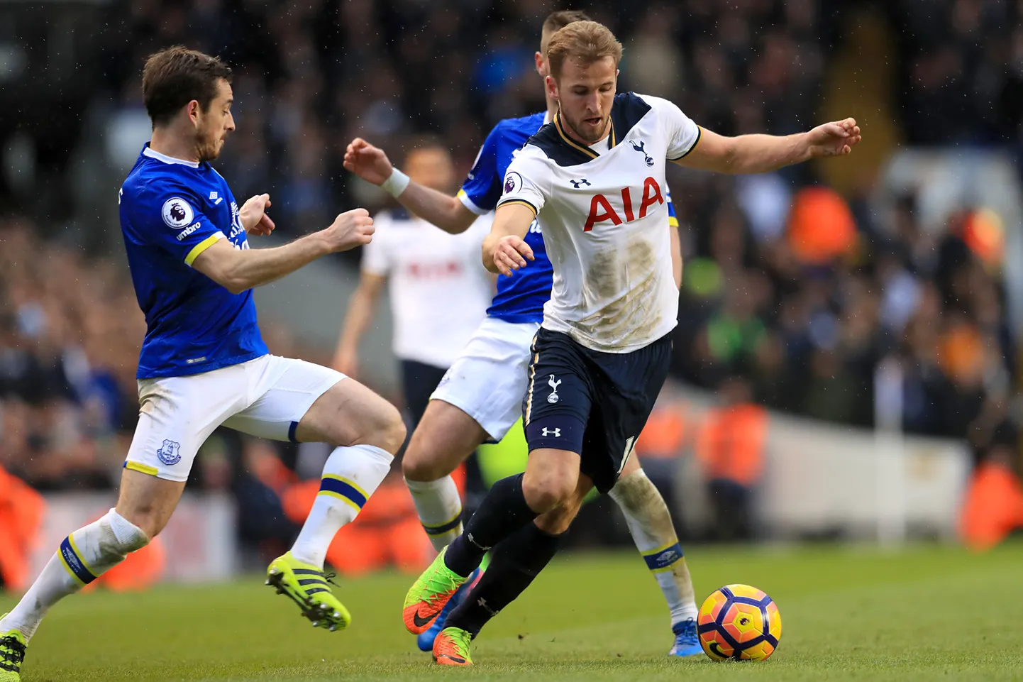 Harry Kane (paremal) lõi Evertoni võrku kaks palli.