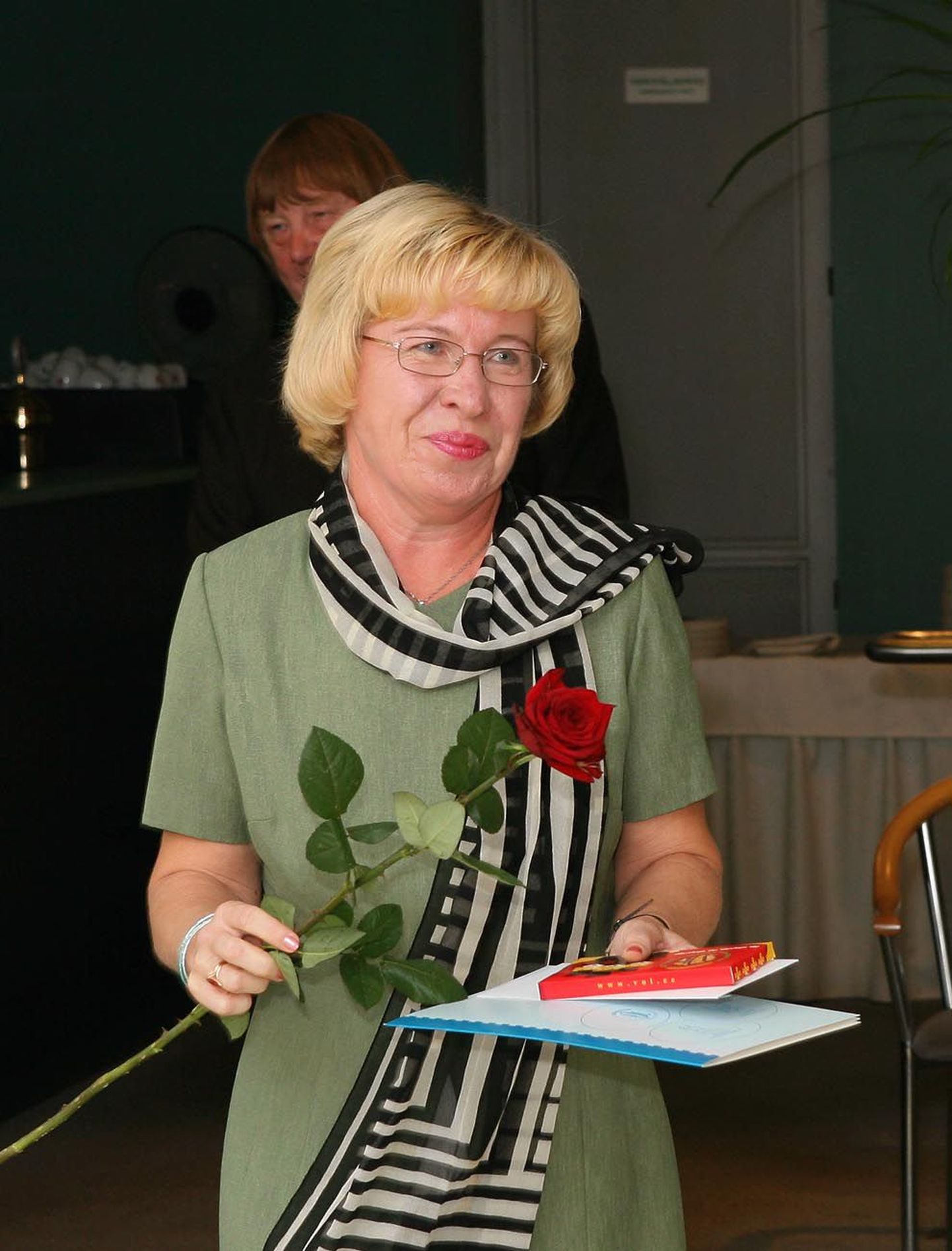 2007. aastal tunnustati saksa keele õpetajat Ene Sarapit Viljandimaa aasta õpetaja tiitliga.