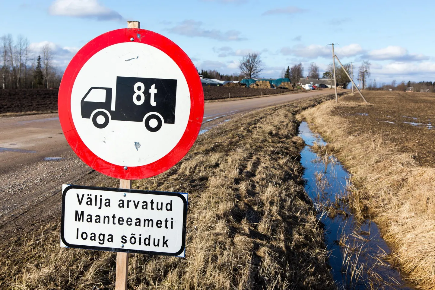 Sooja saabumisega algab teedelagunemise aeg, mil raskeveokitel ei lubata igal pool sõita.