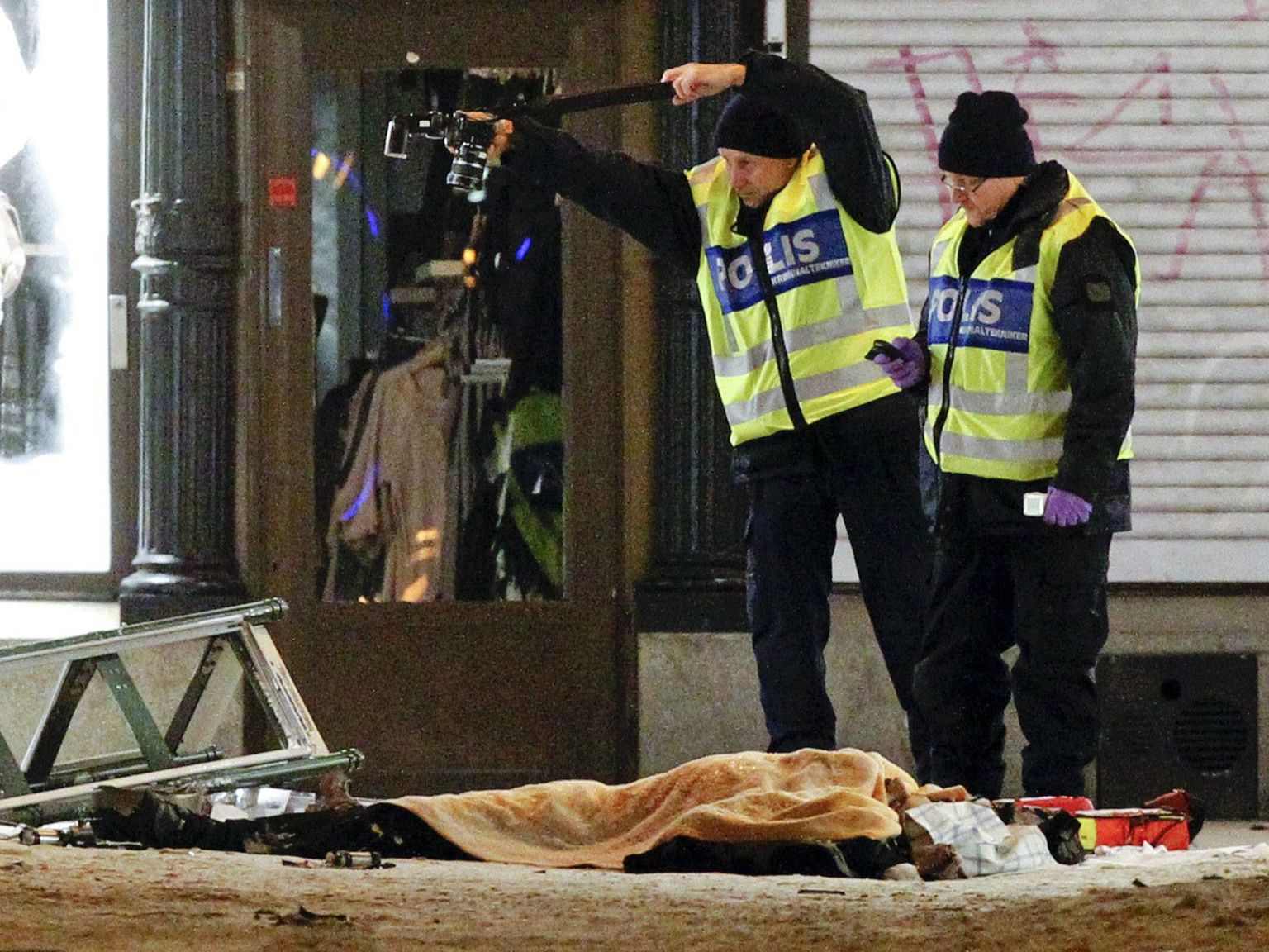 2010. aasta detsembris Stockholmis toimunud enesetapurünnakus sai surma vaid ründaja ise. Rootsi julgeoleku kinnitusel on võimalikel ründajatel nii kavatsus kui ka võimekus korraldada Rootsis uusi rünnakuid.