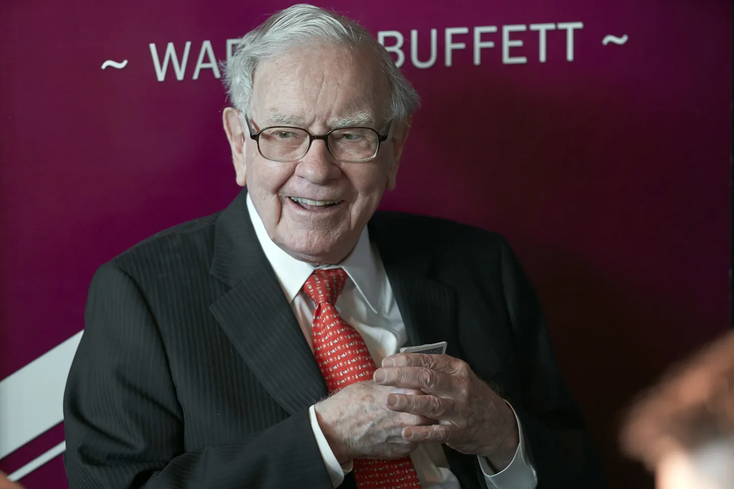Warren Buffett peab aktsiaid kalliks. Isegi Berkshire Hathaway oma.