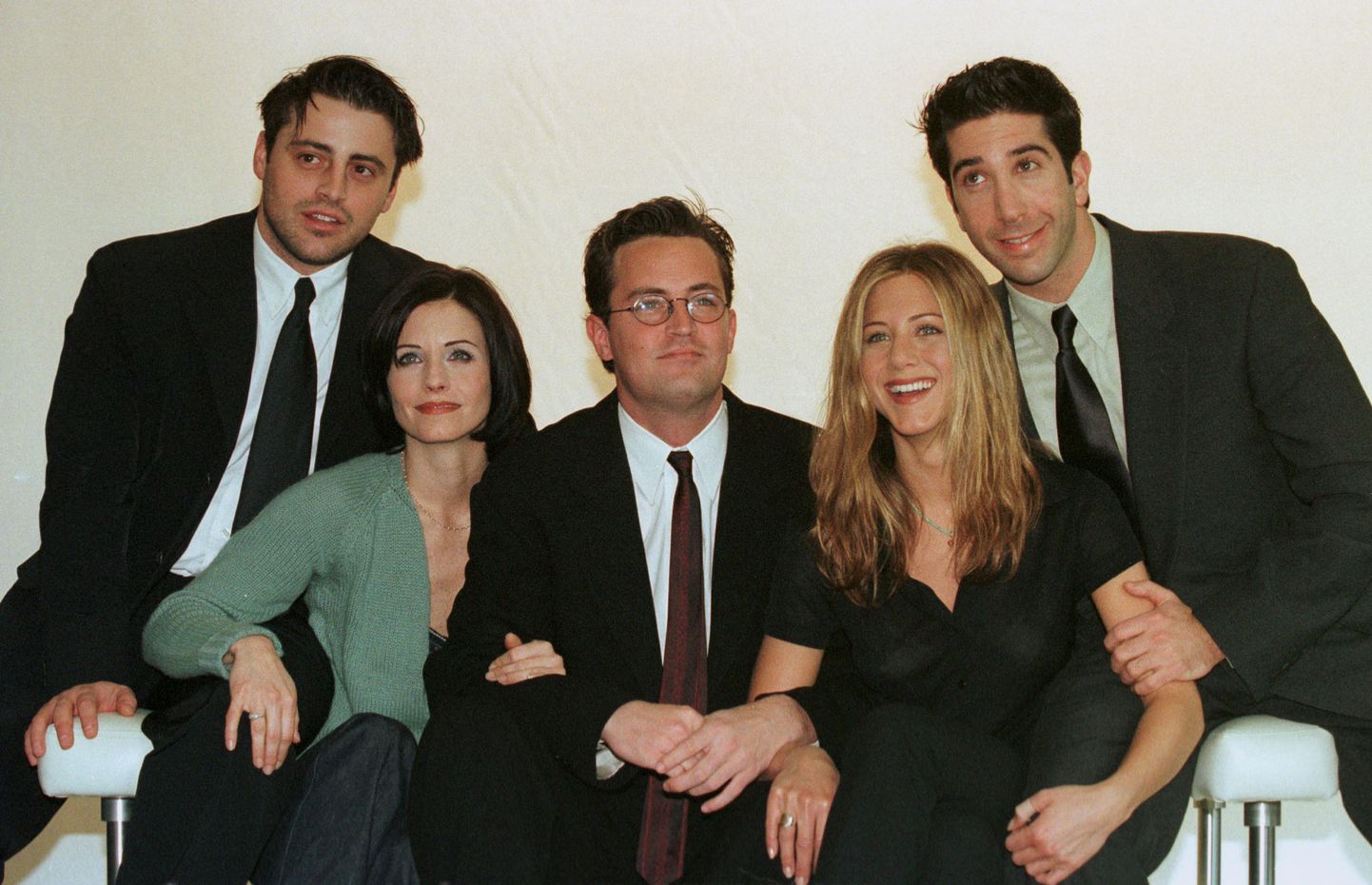 Hittsarja «Sõbrad» staarid (vasakult paremale) Matt Le Blanc, Courtney Cox, Matthew Perry, Jennifer Aniston ja David Schwimmer 1998. aastal.