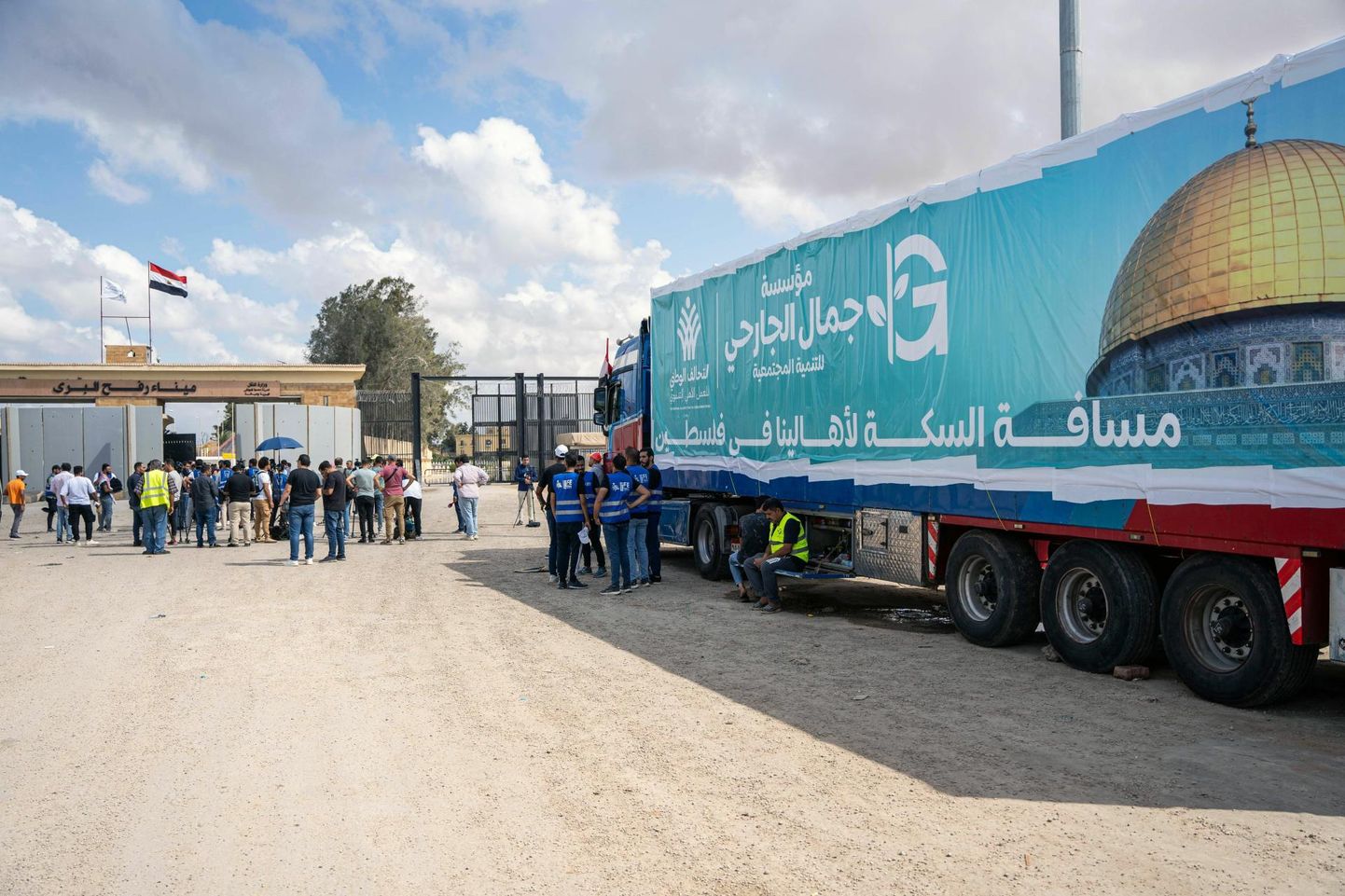 Humanitaarabi veok üleeile Rafah’ piiripunktis. 