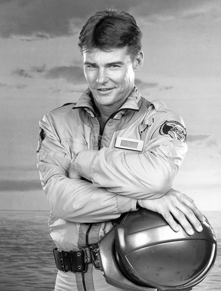 Jan-Michael Vincent liitus sarjaga 1984. aastal.